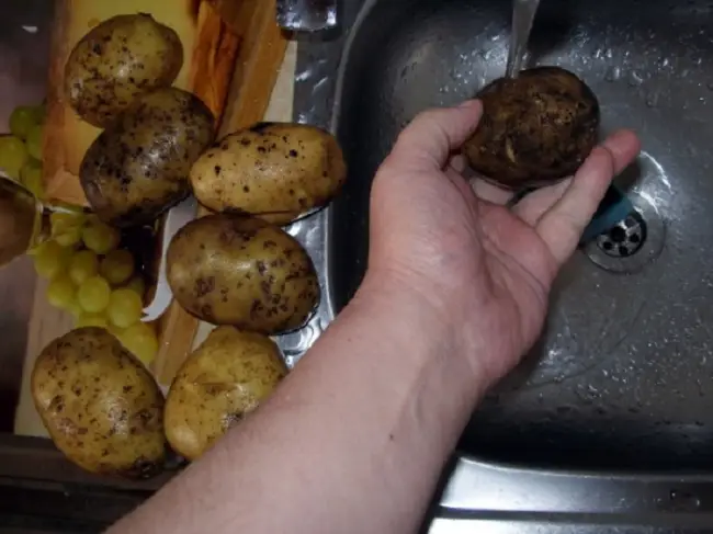 Мыть или не мыть картошку перед хранением